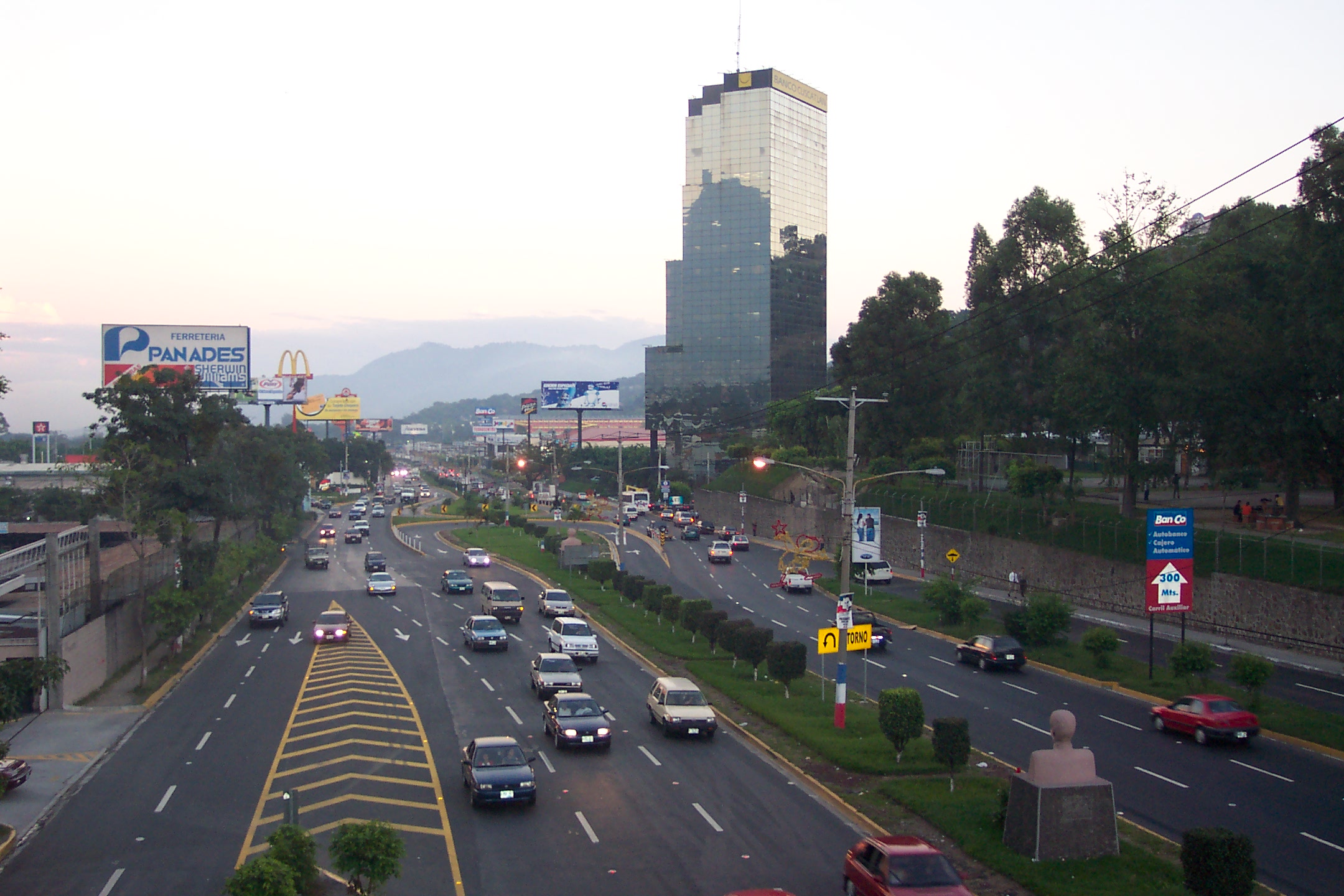 Автотранспорт в Сальвадоре преобладает, остальные на вторых ролях